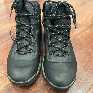 Black Columbia hiking boots
